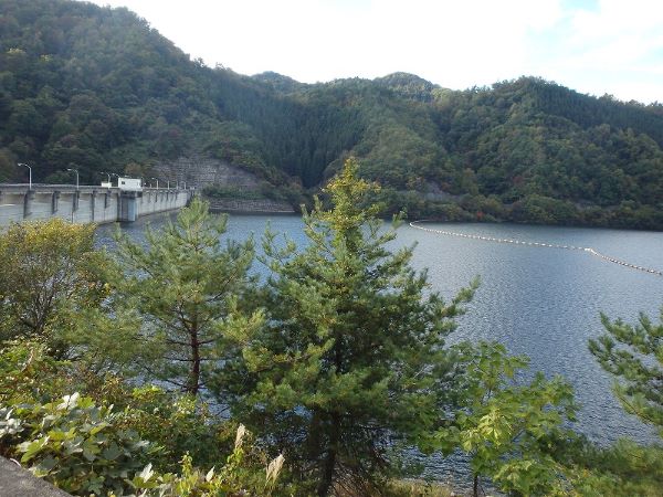 白水川ダム